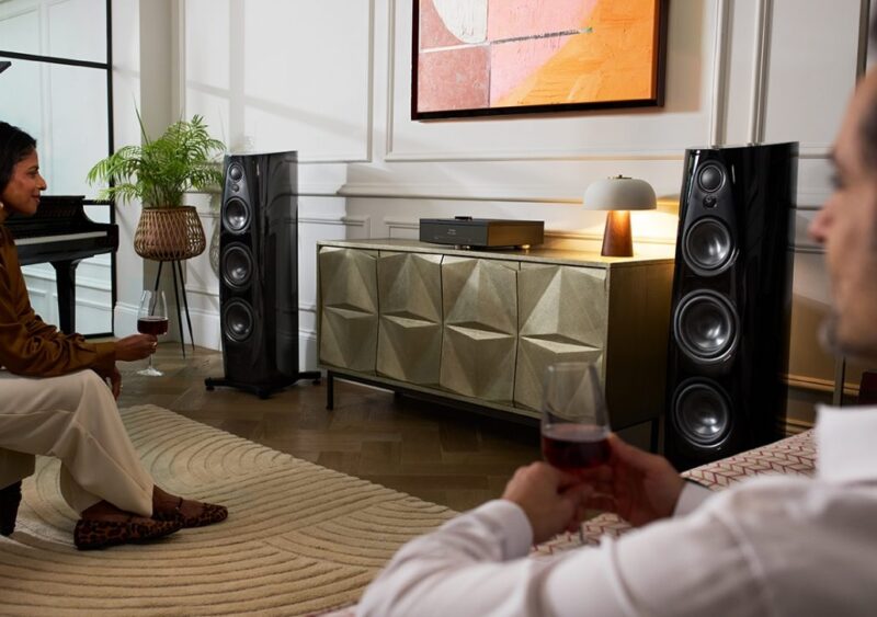 Linn360 Piano Black KDSM Black Wide WebRes